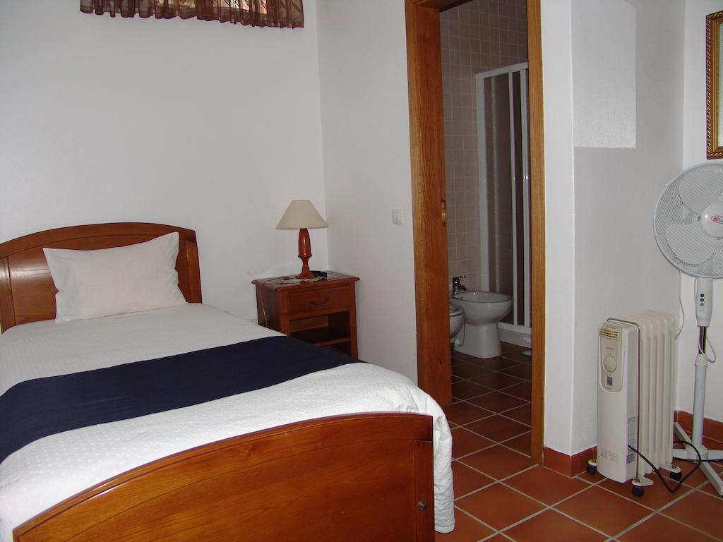 A Deolinda Guest House Santiago do Cacem Phòng bức ảnh